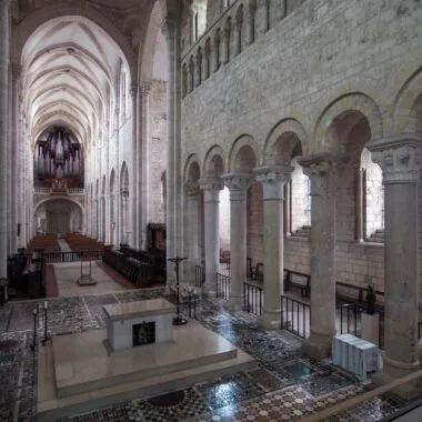 Visites guidées de l'abbatiale. Crédit photo : LE BELVEDERE - CC VAL DE SULLY