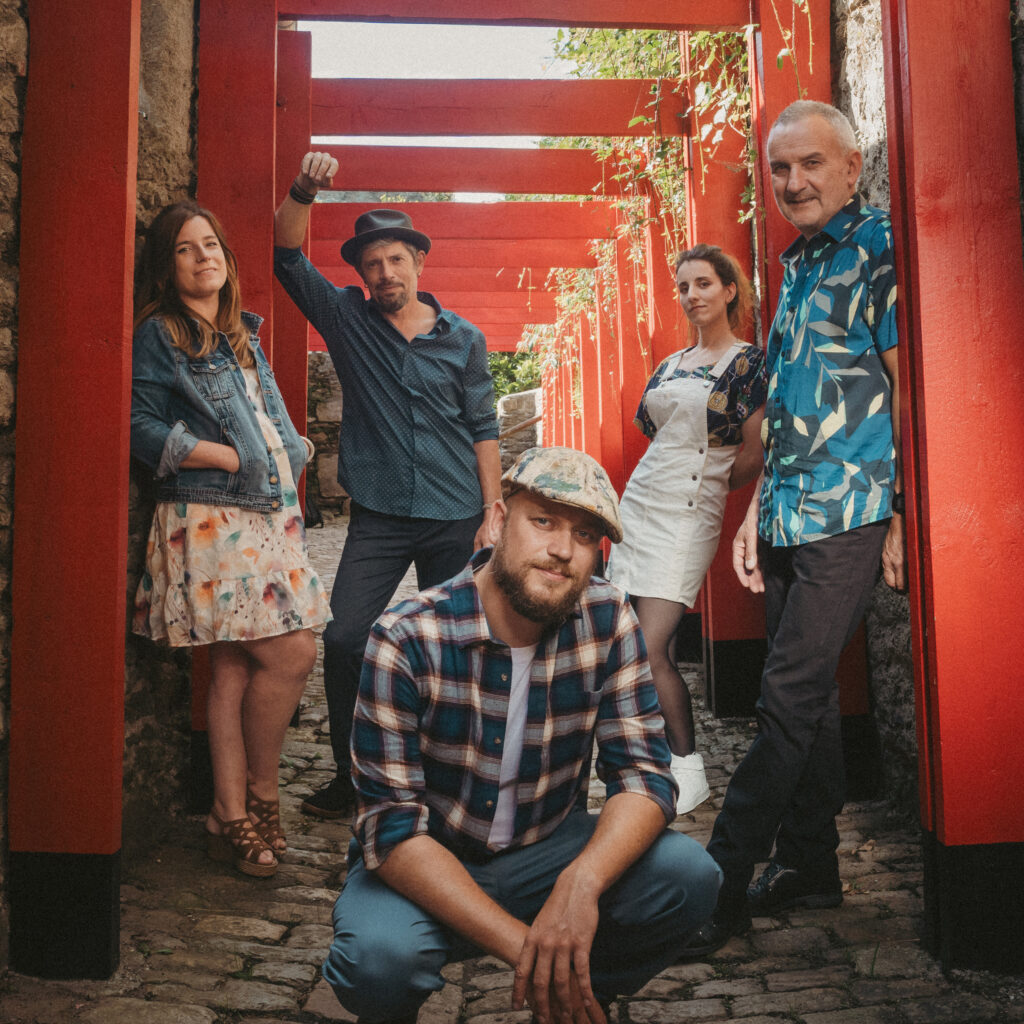 21-des baches et du son format portrait_pas de copyright. Crédit photo : La tournée du Baron