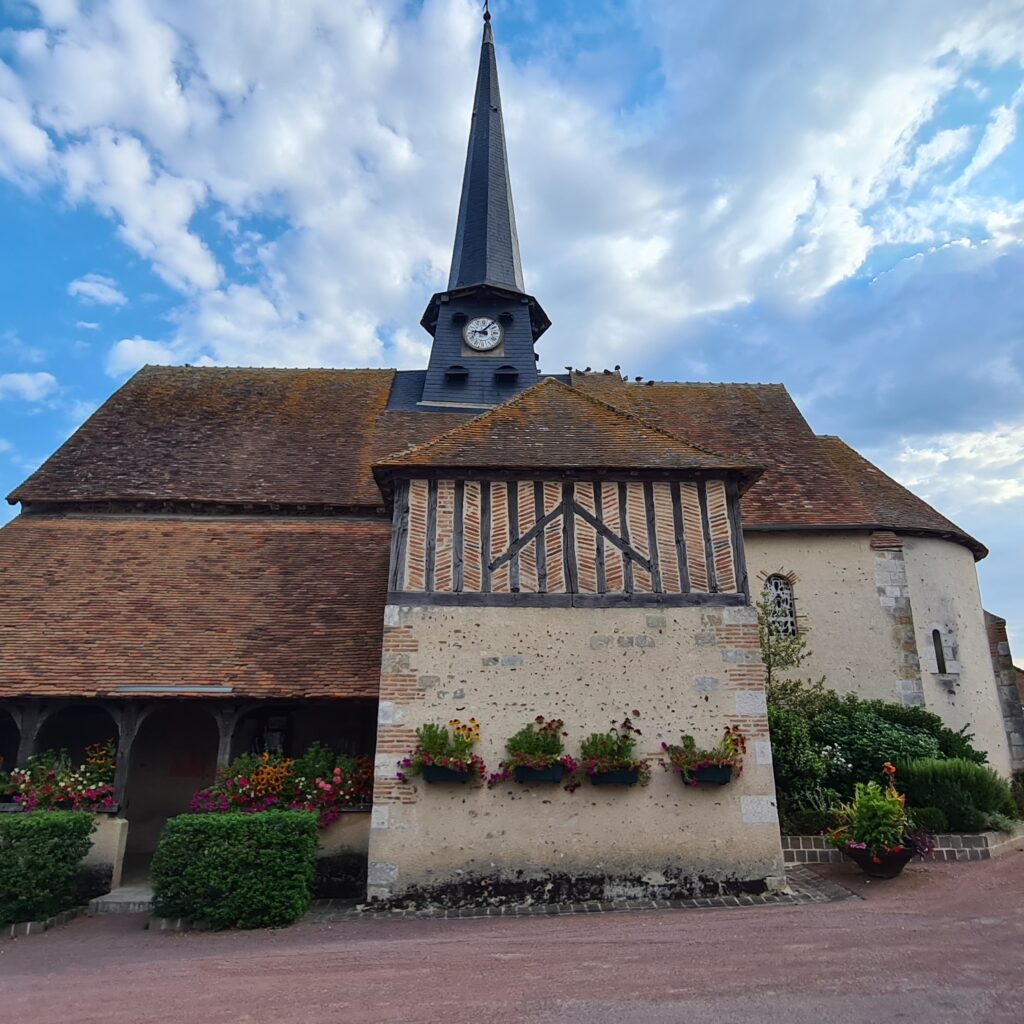 Isdes église. Crédit photo : CC VAL DE SULLY