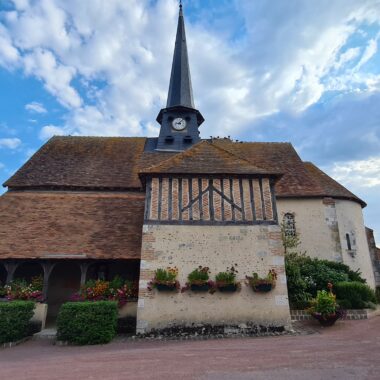Isdes église. Crédit photo : CC VAL DE SULLY