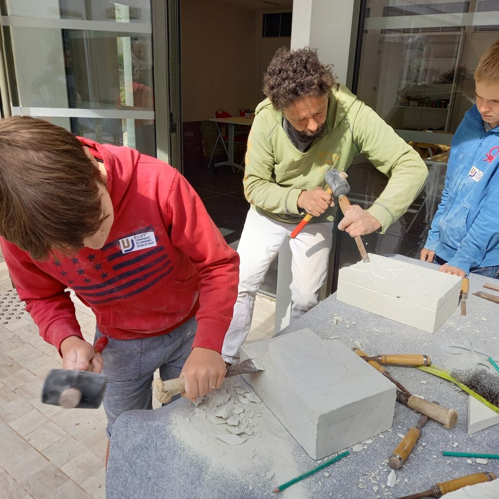Vacs printemps - taille de pierre. Crédit photo : LE BELVEDERE