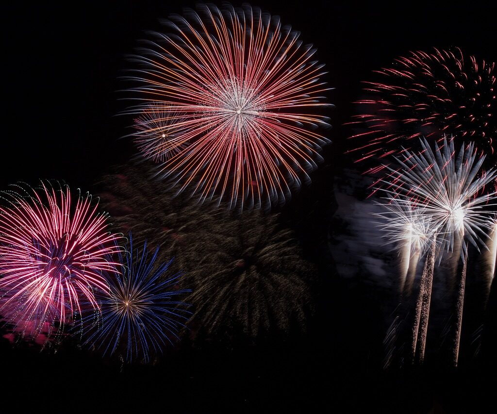 fireworks-879461_1280. Crédit photo : PIXABAY