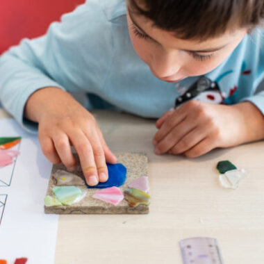 Atelier-mosaique-St-Benoit-sur-Loire©Ludovic-LETOT-56-600x400. Crédit photo : LudovicLetot