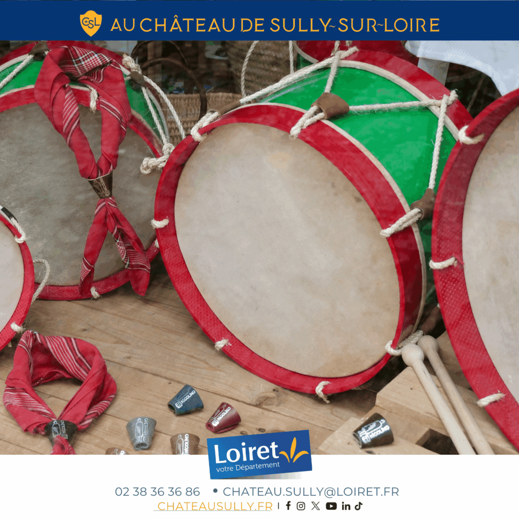 Visuels château de Sully-sur-Loire - 2026 - format site internet - atelier "fabrique ton instrument de musique au château". Crédit photo : Département du Loiret / Johnatan Savarit