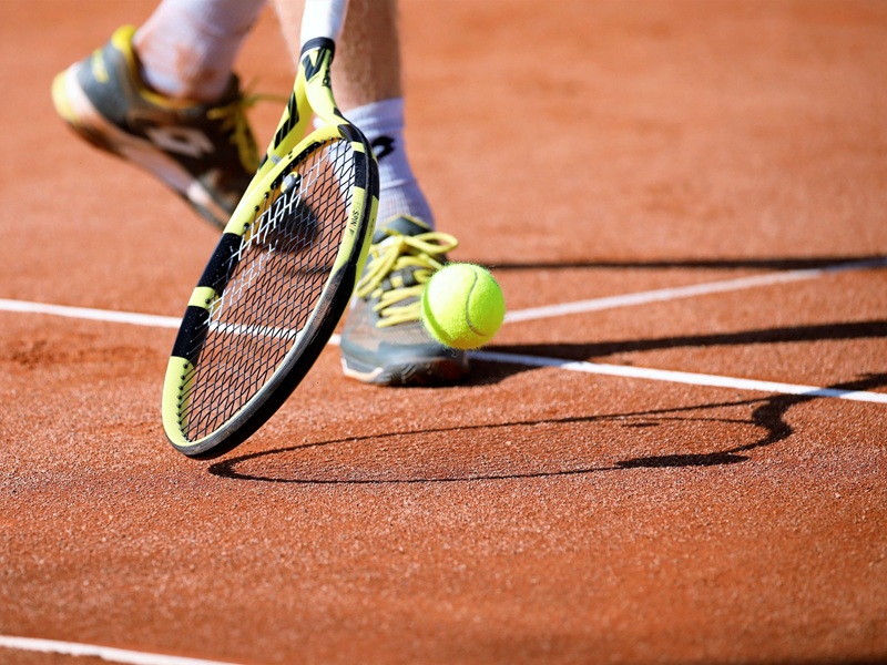 hansmarkutt-tennis-5782695_1920. Crédit photo : hansmarkutt