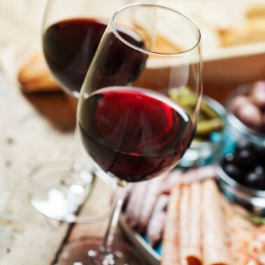 Red wine with charcuterie assortment on the backgroundRed wine with charcuterie assortment on the background. Crédit photo : Natalia Van Doninck